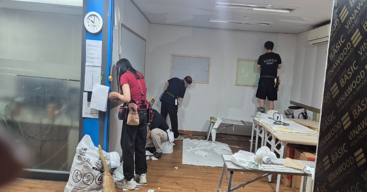 부천도배학원에서 실제 현장 기준으로 진행되는 도배기술 실습 교육 현장